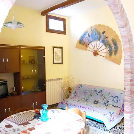 Modern Near Massa Marittima, Shared Pool דירה