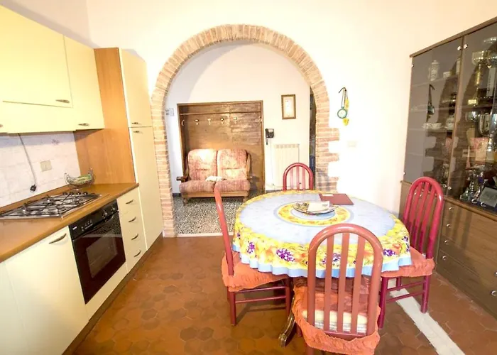 Modern Near Massa Marittima, Shared Pool アパート